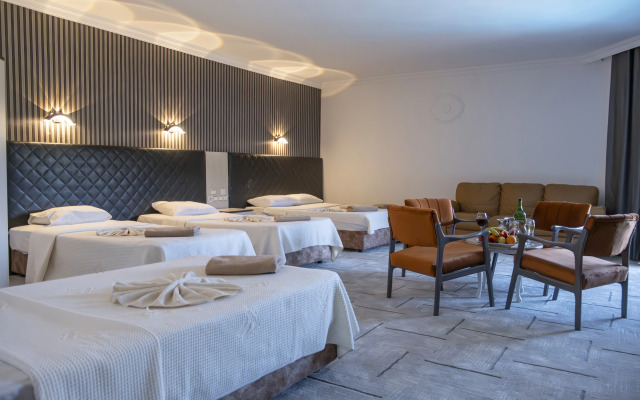 Mustis Royal Plaza Hotel