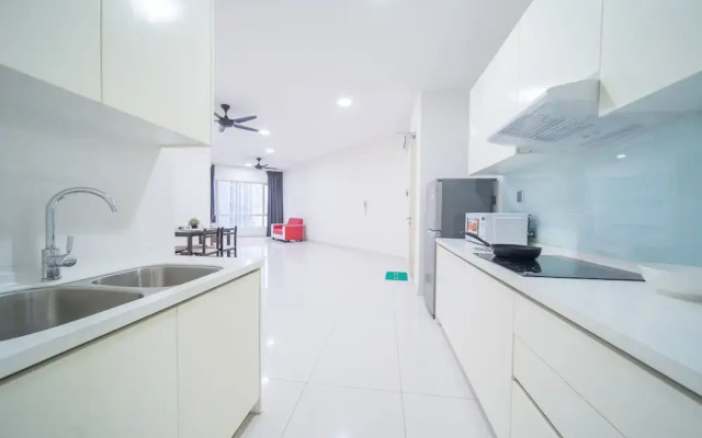 OYO Home 89449 Fancy 2 Bedroom Crest Residence