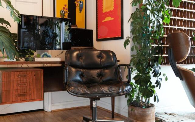 Hollywood Hills 1940s Mansion