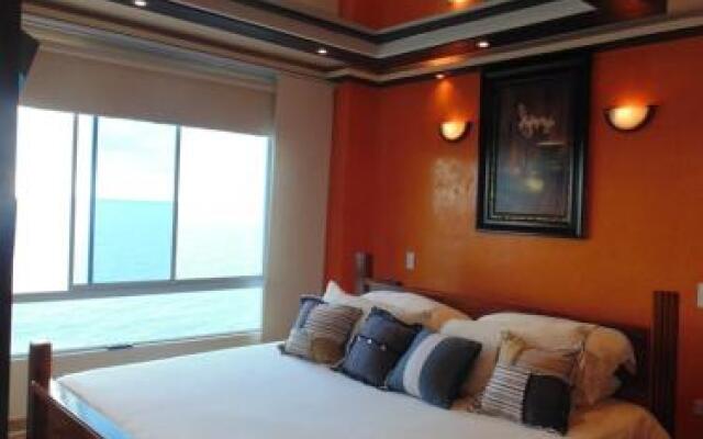 5 Star Luxury Ocean Front Condo