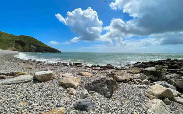 Geodome Glamping With sea Views Near Pendine