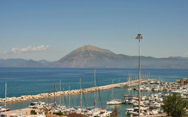 Moxy Patra Marina