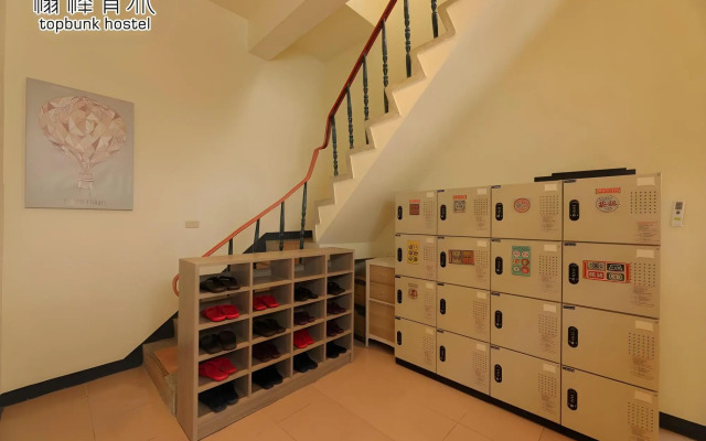 Topbunk Hostel