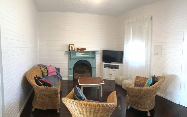 Jeffries Cottage – Guest Rooms – Albany