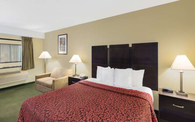 Days Inn & Suites by Wyndham Columbia Airport