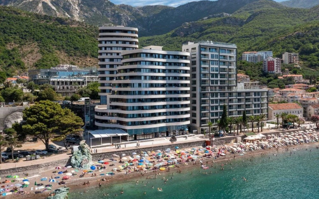 Royalis Suites