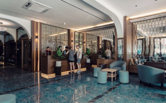 Riverside Hotel