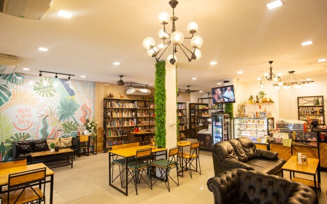 RedDoorz The Readers Cafe and Rooms