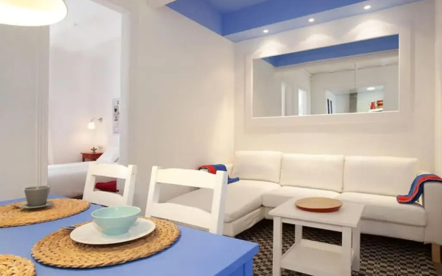 Bright 2 bedroom apt in 22@, close to the beach