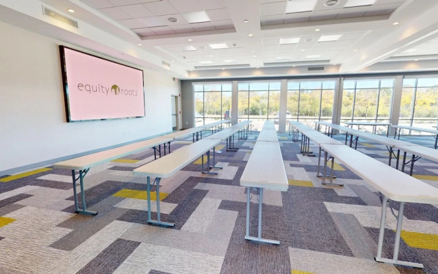 Holiday Inn Express & Suites Chicago Schaumburg by IHG