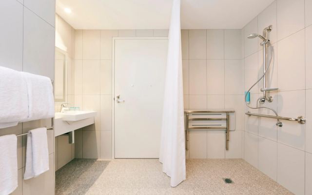 Holiday Inn Express Adelaide City Centre by IHG