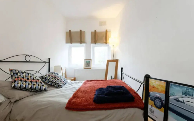 Designer 2 Bedroom Garden Flat in Peckham