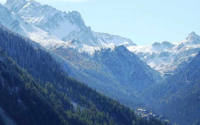 New House With Infrared Sauna and Stunning Mountain Views