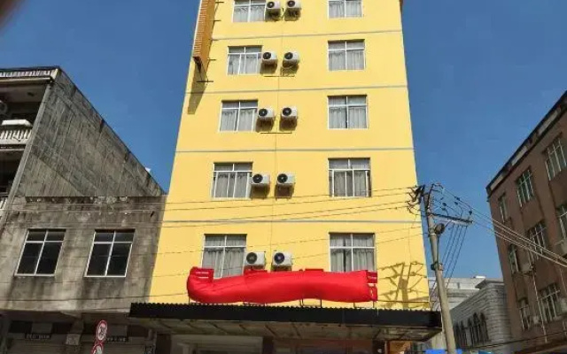 Fangchenggang Qisha Quanhai Hotel (Xiongfeng Bus Station)
