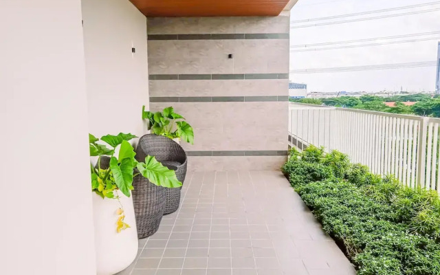 Elegant Studio Pacific Garden Apartment Near Alam Sutera