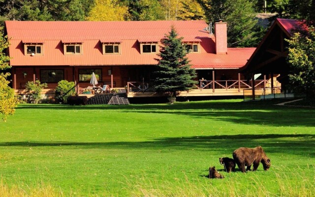 Tweedsmuir Park Lodge