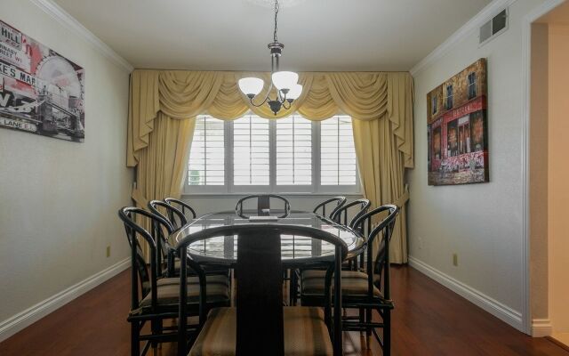 Luxurious 5BR near Las Vegas Strip