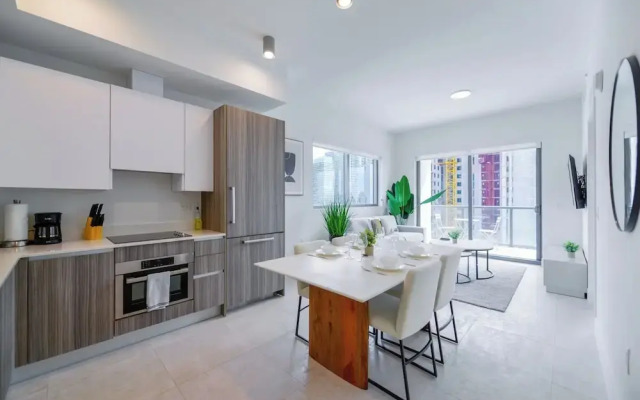 Brickell Heart Condo with Amazing Views