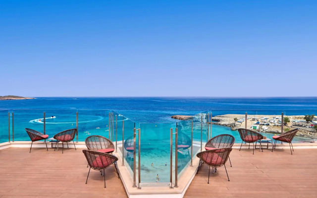 Universal Hotel Perla