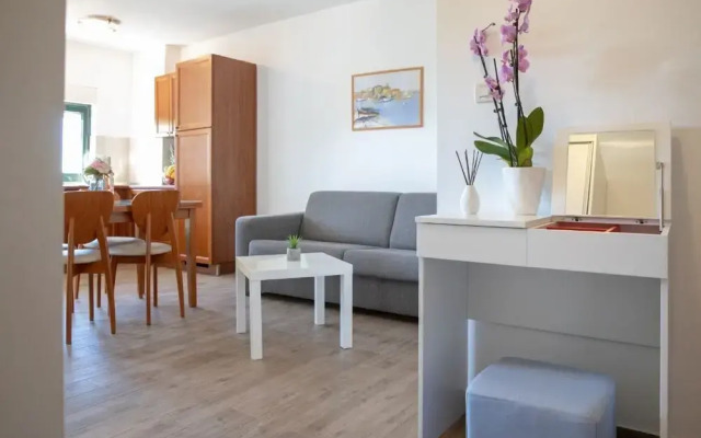 Makarska Beach Apartments Lucija