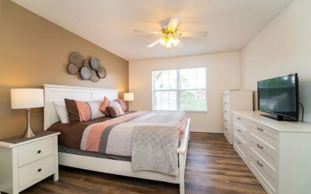 87631 Games Room+2-masters+hottub+water View!
