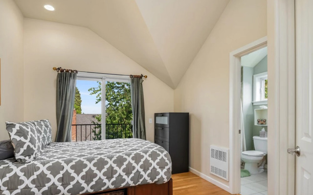 Seattle Vacation Home: Out of Africa