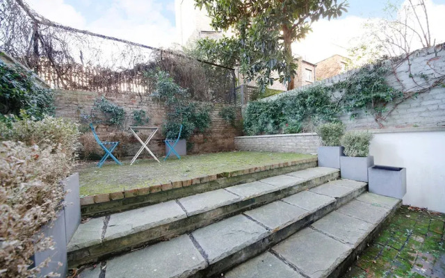 Stunning 2 Bedroom Apartment With Garden in Notting Hill