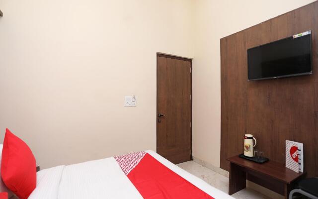 OYO 14949 Hotel Shashi Residency