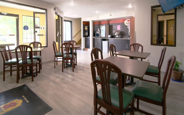 Super 8 by Wyndham Red Wing
