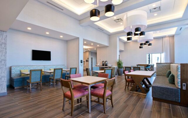 Hampton Inn & Suites Ottawa West