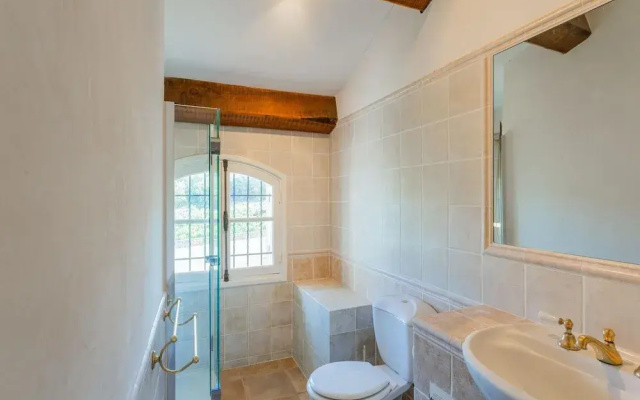 Chateau in Lorgues With Pool & Vineyard Views