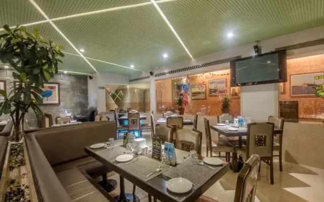 OYO Premium NH 8 Dahisar Mumbai