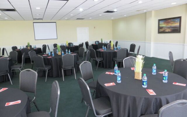 Microtel Inn & Suites By Wyndham Stockbridge/atlanta South