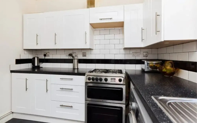 The Holloway Place - Modern 1bdr Flat With Balcony
