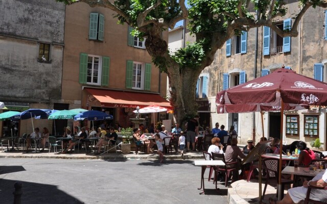 Lush Holiday Home in Draguignan With Private Garden