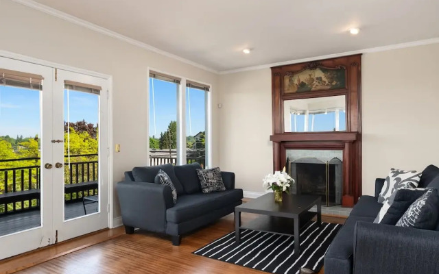 Seattle Vacation Home: The Tuscan Villa