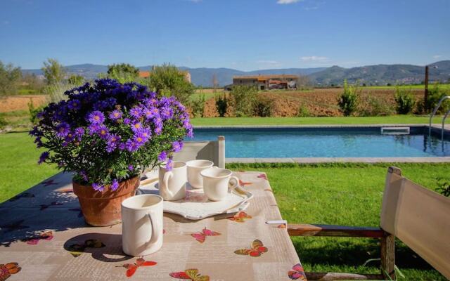 4 Person Villa with Private Swimming Pool & Garden in Lovely Surroundings near Cortona