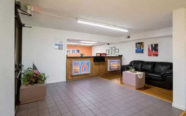 Motel 6 Holyoke MA
