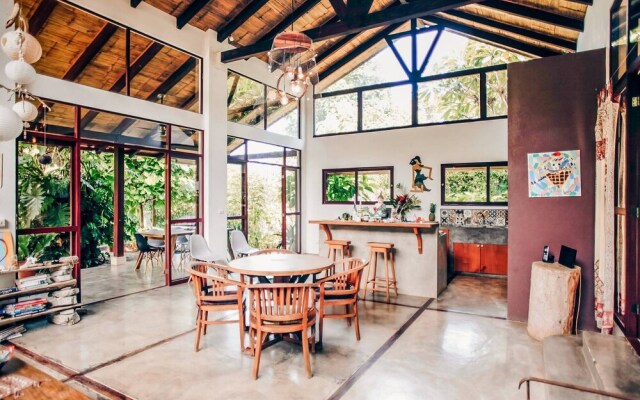 La Pergola, Unique Traditional Villa With Pool