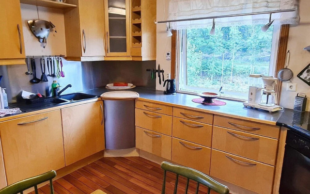 10 Person Holiday Home in Staubø