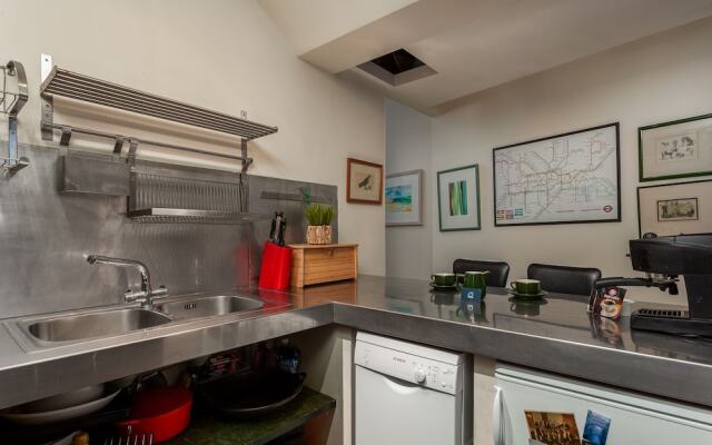 Light And Comfortable Hammersmith Home Ssq