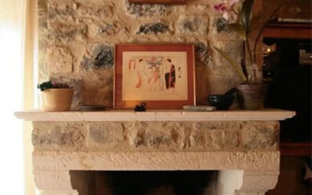 Smaragda Art Country House