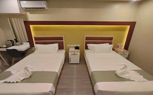 Famous Maple Hotel