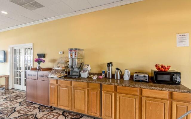 Days Inn Six Flags Mall