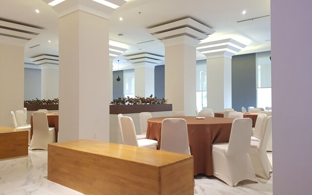 Travel Hub Hotel Kualanamu Airport