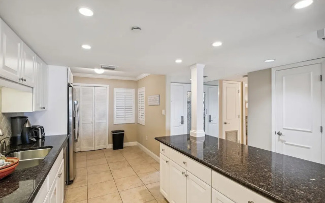 Inlet Reef 102 2 Bedroom Condo by RedAwning