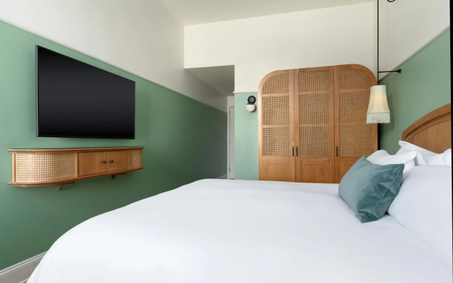 The Drayton Hotel Savannah, Curio Collection by Hilton