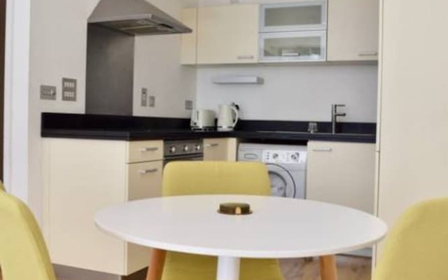 Stylish 1 Bedroom Flat In Amazing Location