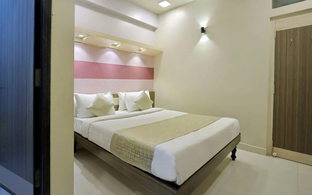 Mannars Deluxe Lodge