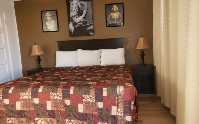 Deluxe Inn Motel